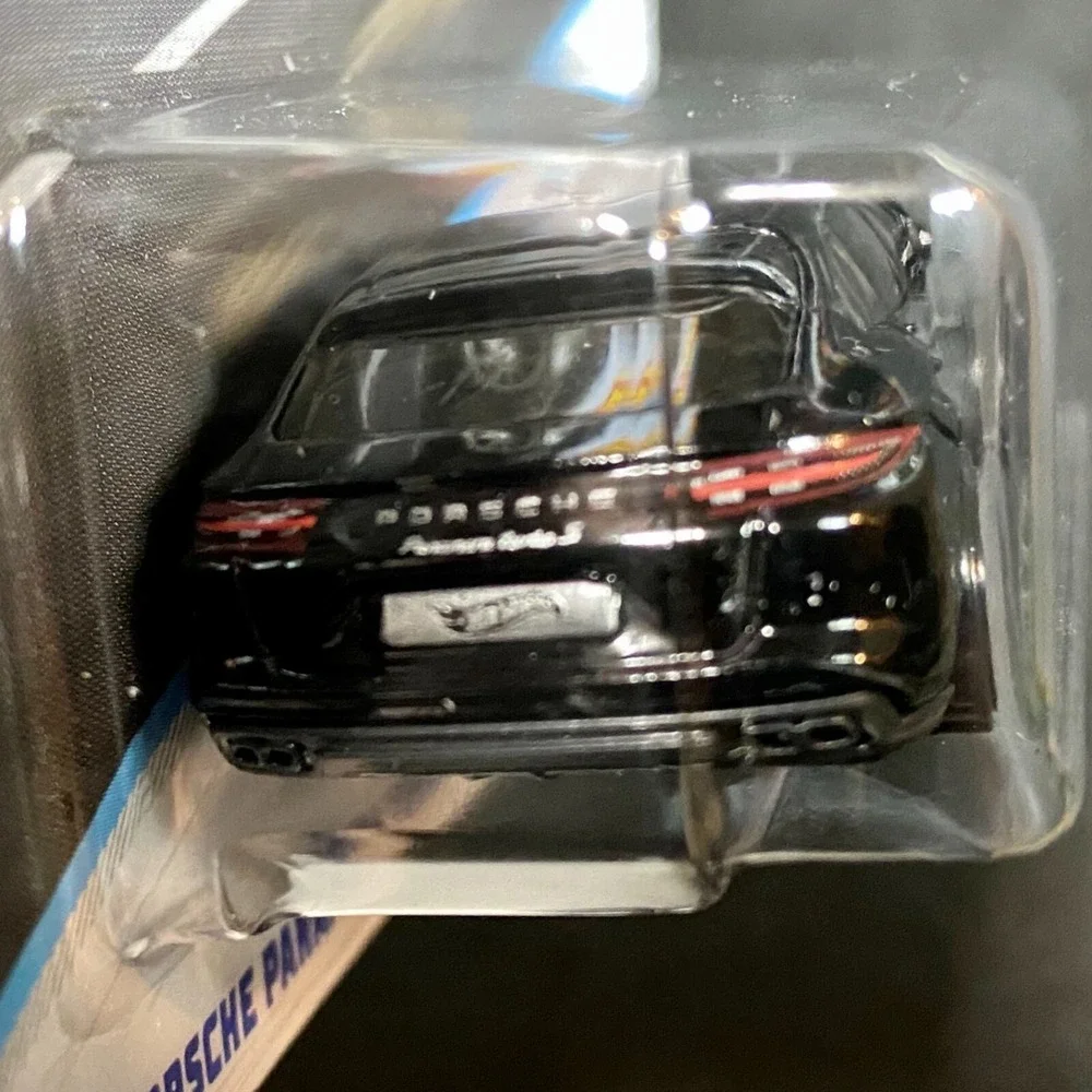 Hot Wheels Porsche Panamera Turbo S E-Hybrid Sport Turismo‎ HW Luxury Sedans 1/5